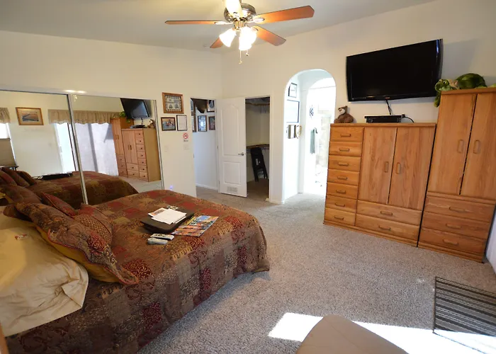 The Bear's Den Bed and breakfast Page