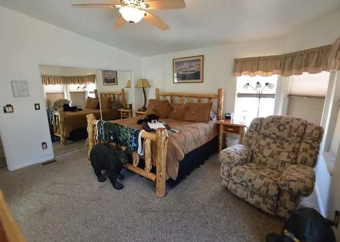 The Bear's Den