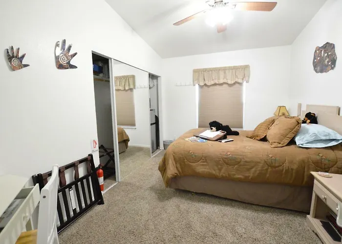 The Bear's Den Bed and breakfast Page